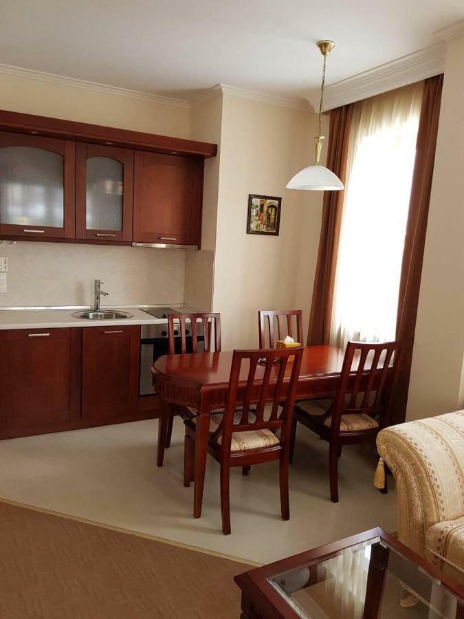 Apartment In Downtown Complex Банско Екстериор снимка